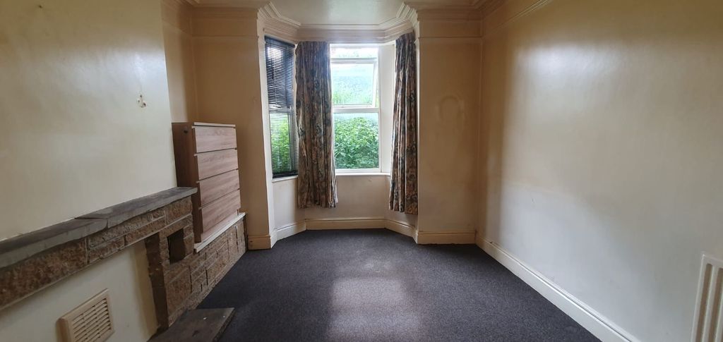 Property photo 3 of 7 Room 1 2