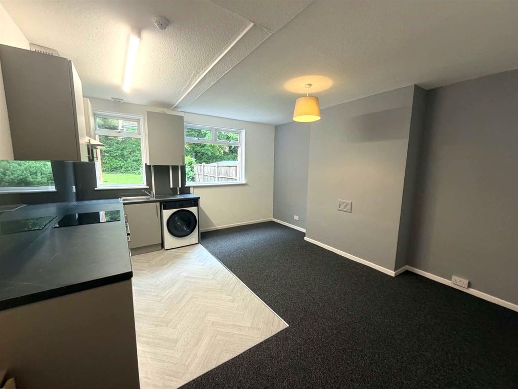 Property photo 2 of 8 5d81Bb16-1762-4711-90B2-546A2c790Df7.Jpg