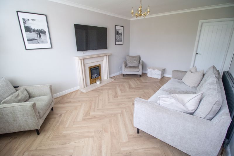 Property photo 3 of 16 Lounge