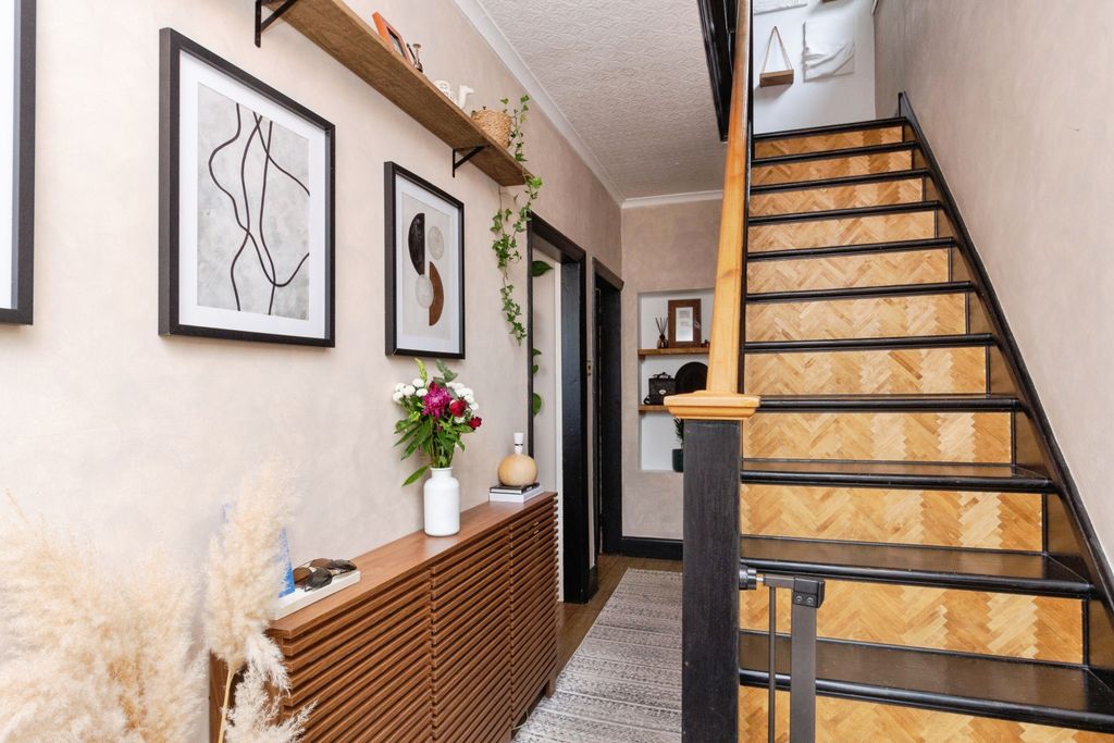 Property photo 2 of 15 Hallway