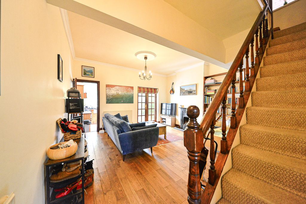 Property photo 2 of 27
