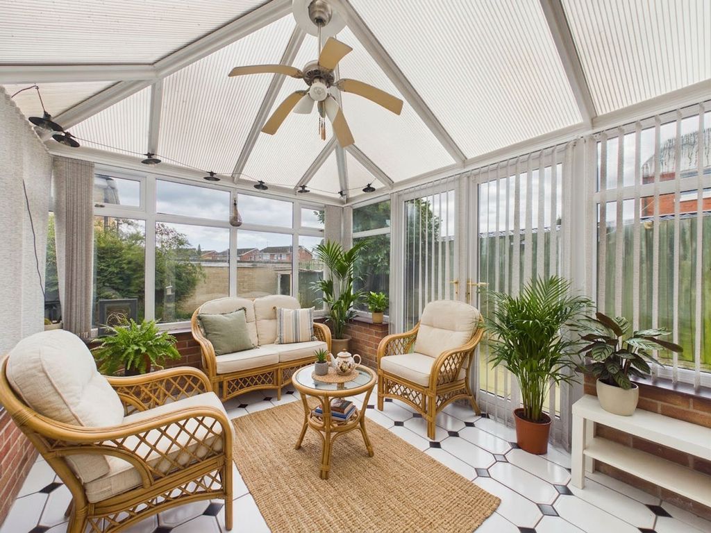 Property photo 3 of 16 Conservatory (Virtually Furnished)