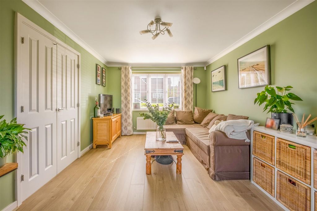 Property photo 3 of 30 19 Fillery Way-7.Jpg