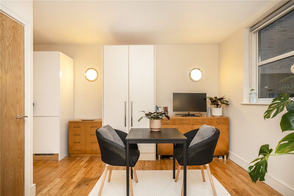 Property photo 3 of 6 Picture No. 28