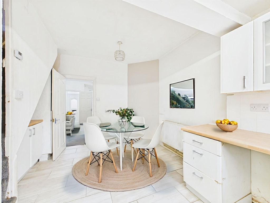 Property photo 2 of 12 4800664