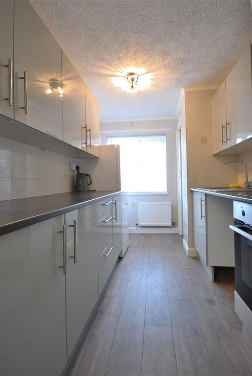 Property photo 3 of 12 Kitchen