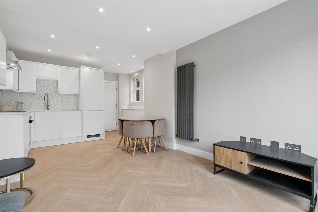 Property photo 2 of 10 Flat 2 20 Hoyle Road, London, Sw17 0Rs Kitchen 1.