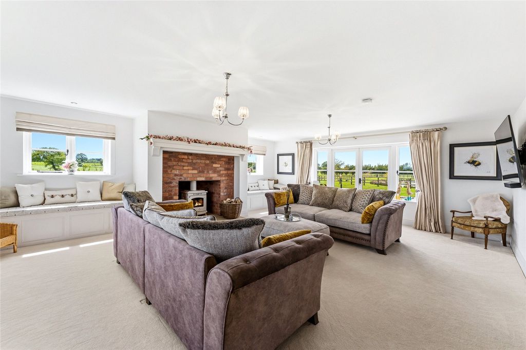 Property photo 3 of 38 Drawing Room