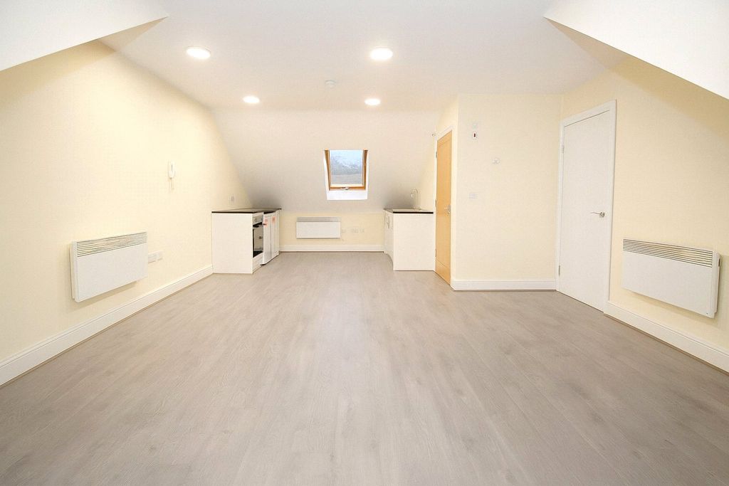 Property photo 3 of 7 Picture No. 12