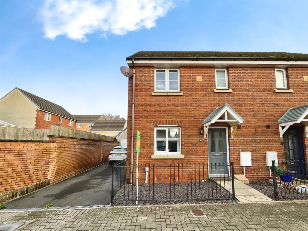 Property photo 2 of 20