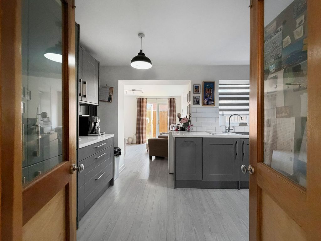 Property photo 2 of 21