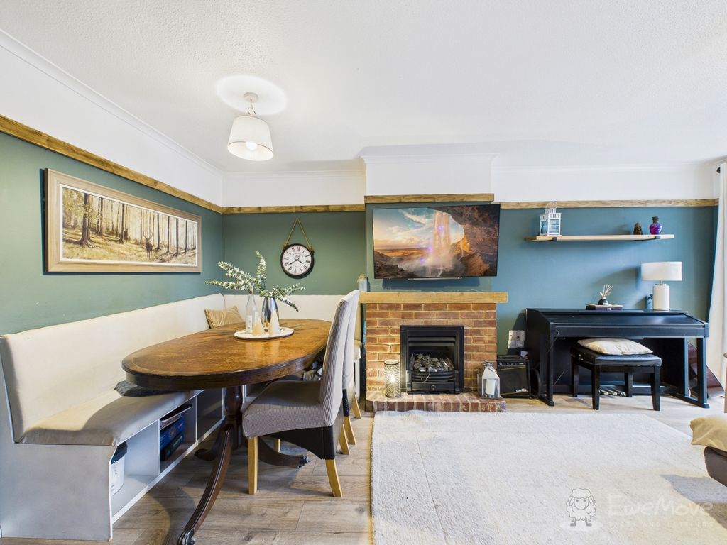 Property photo 3 of 11 Living Room