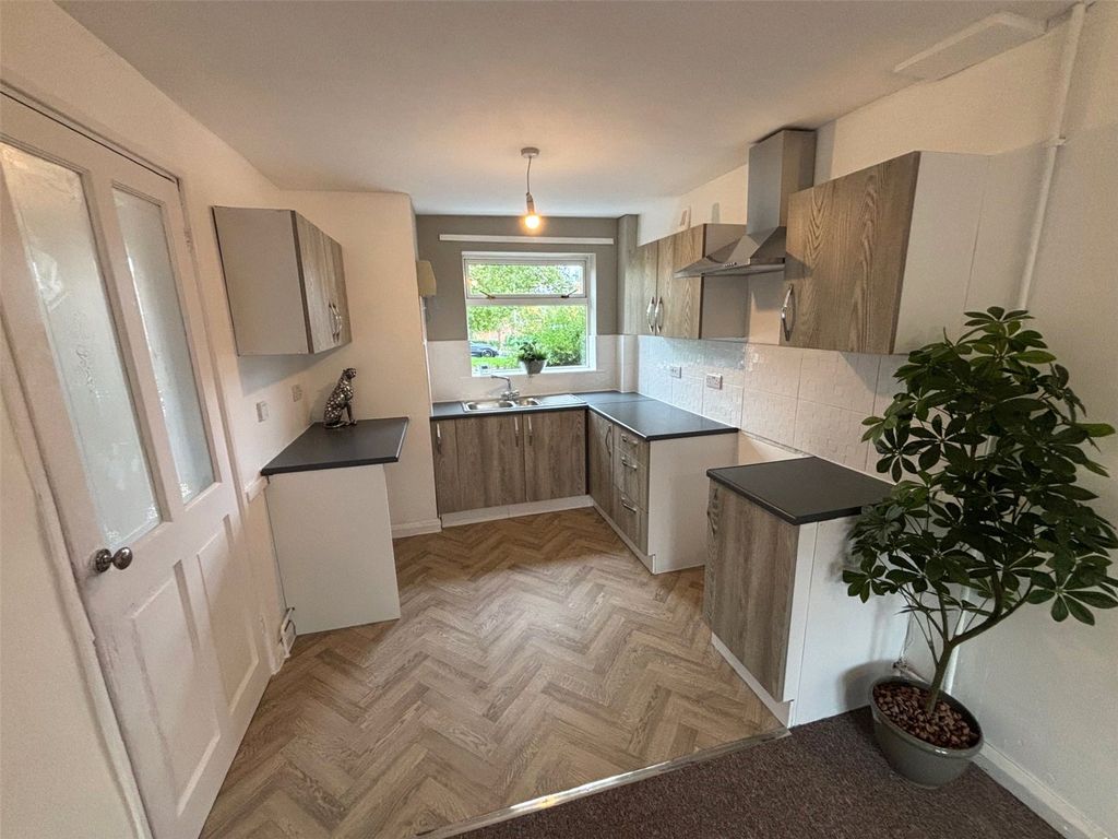 Property photo 2 of 11 Picture No. 15