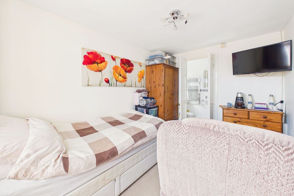 Additional image 23 of 4 bed semi-detached house for saleWarren Road, Gorleston, Great Yarmouth NR31