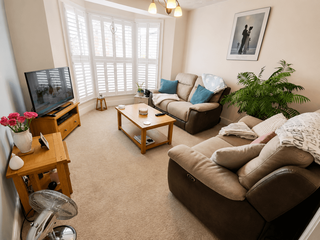 Property photo 3 of 14 Front Room