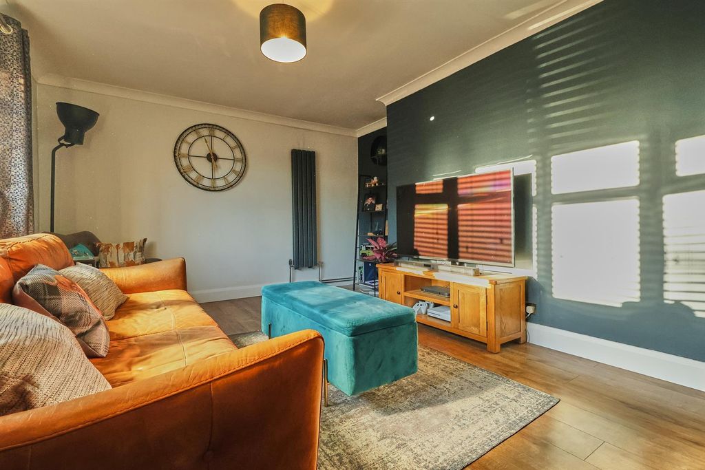 Property photo 2 of 17 Farm Road_2.Jpg