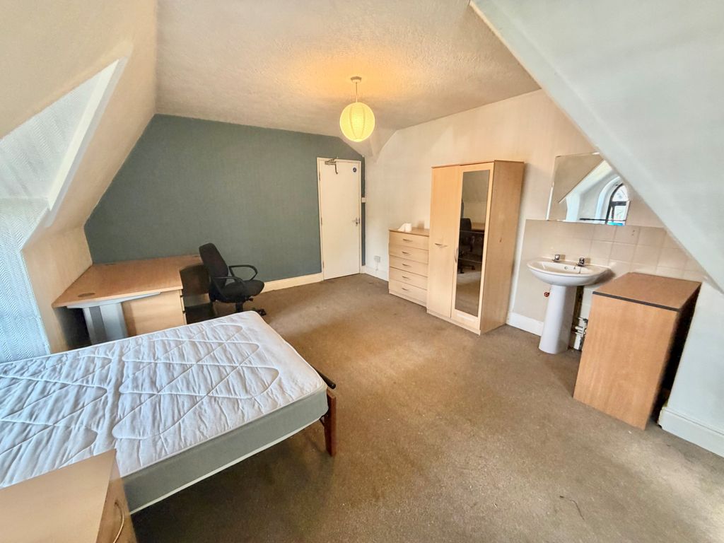 Property photo 2 of 13 Image