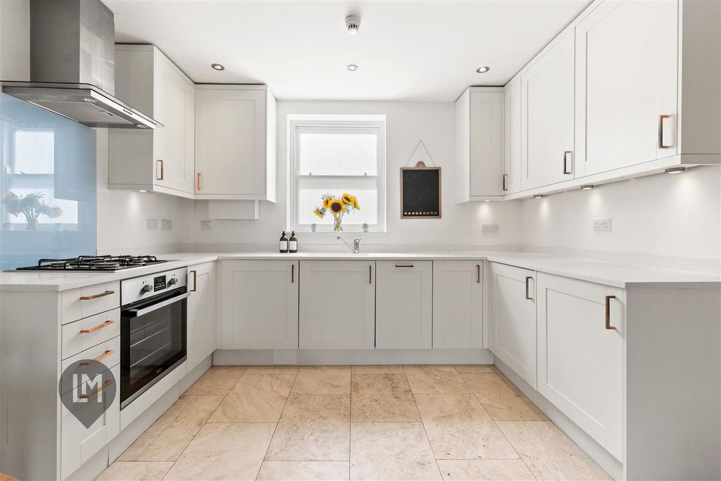 Property photo 2 of 6 Living/Dining/Kitchen