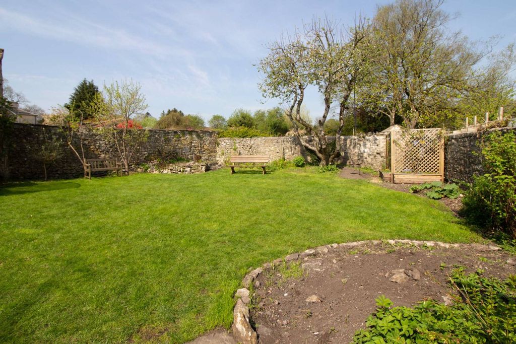 Property photo 2 of 21