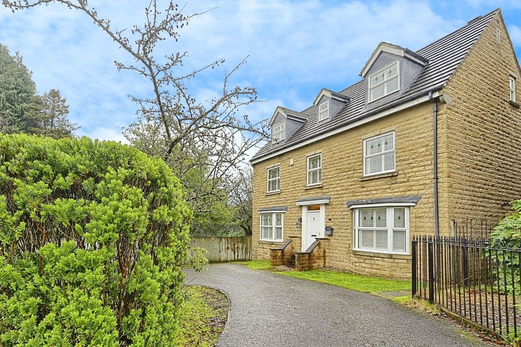 Property photo 2 of 28