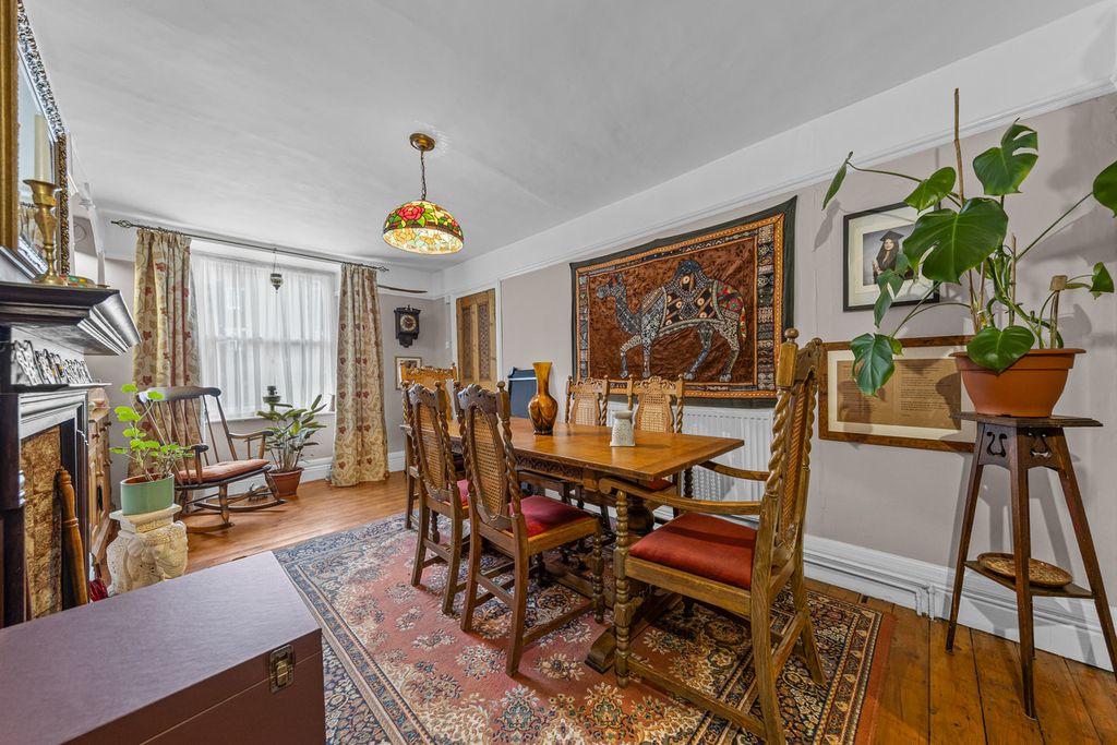 Property photo 3 of 37