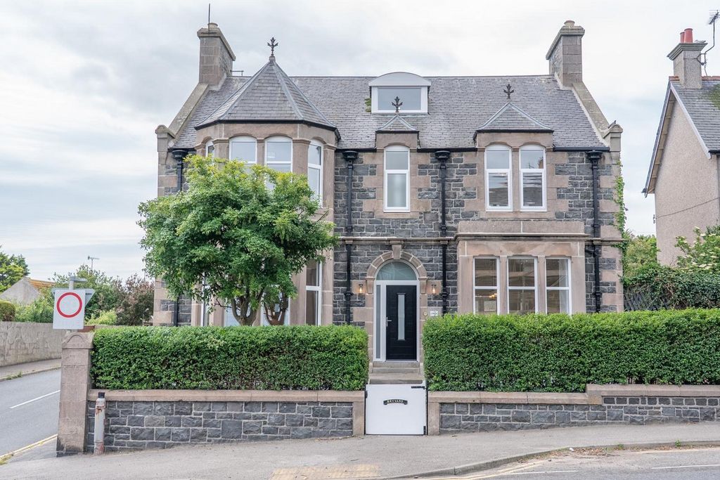 Property photo 1 of 31