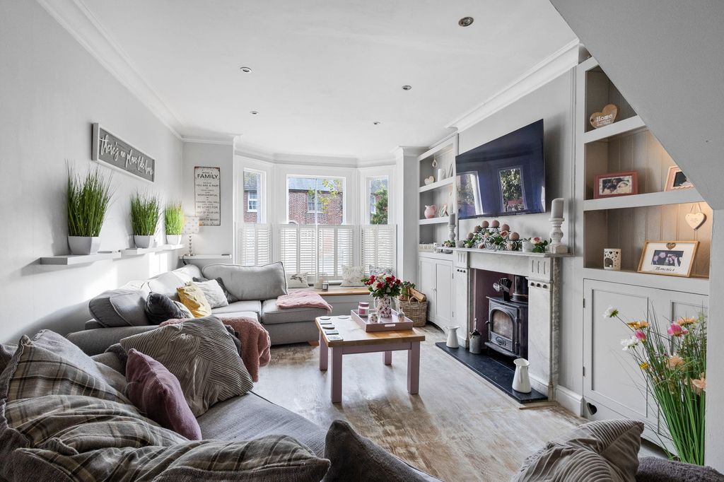 Property photo 2 of 27