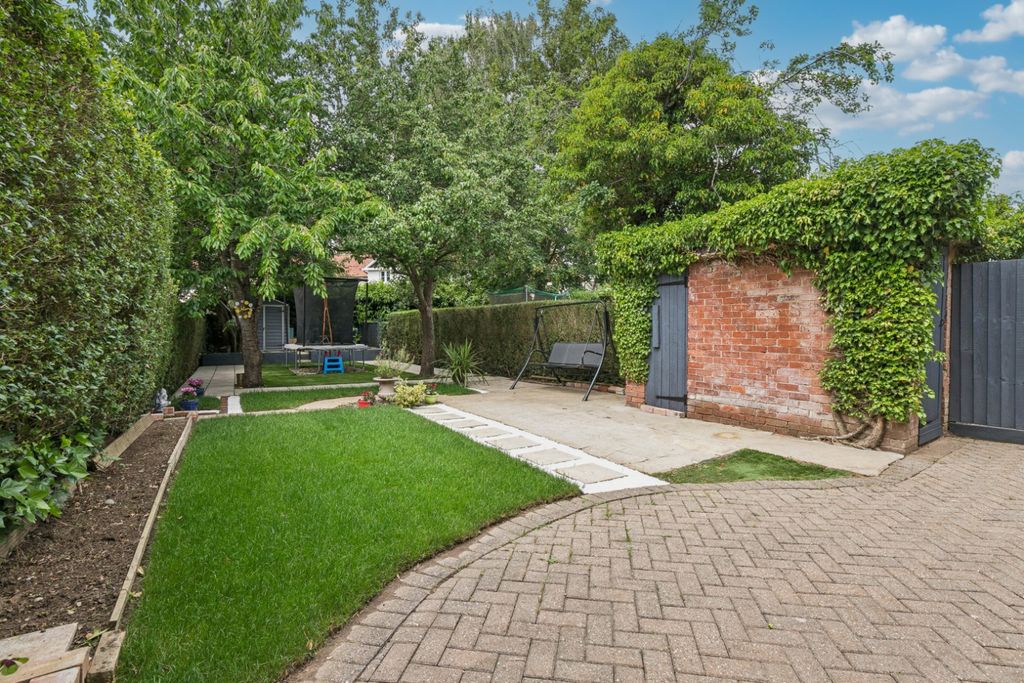 Property photo 3 of 20 5192265