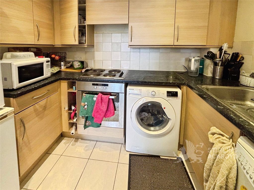 Property photo 2 of 7 Kitchen