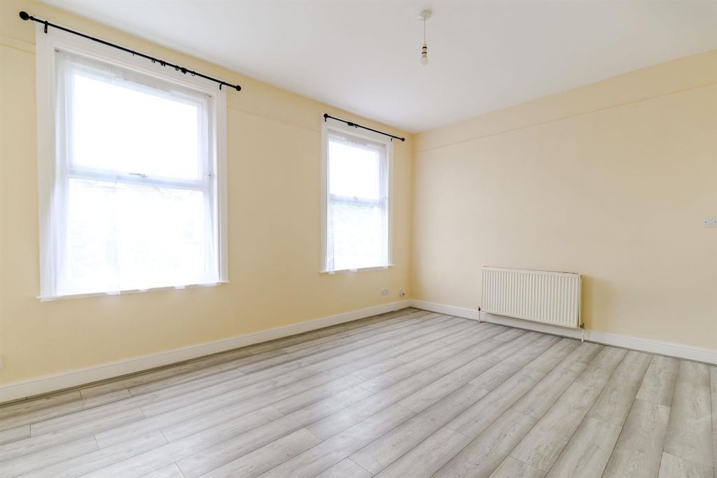 Property photo 3 of 15 48 Fairfield Road-2.Jpg