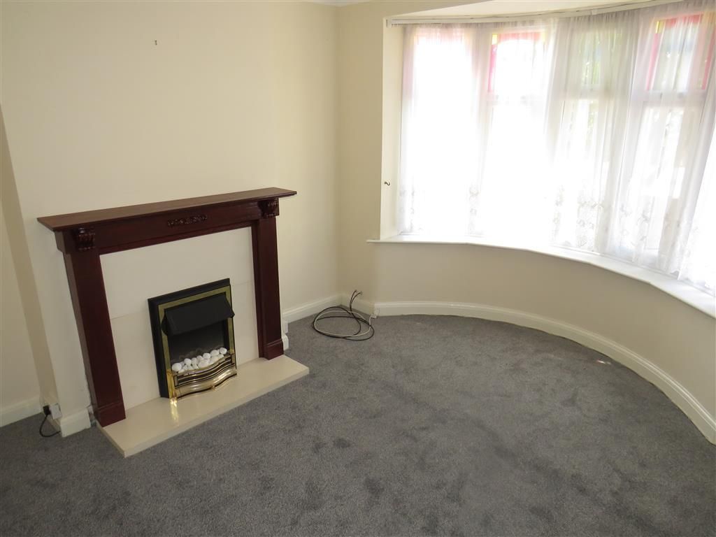 Property photo 3 of 10 Living Room