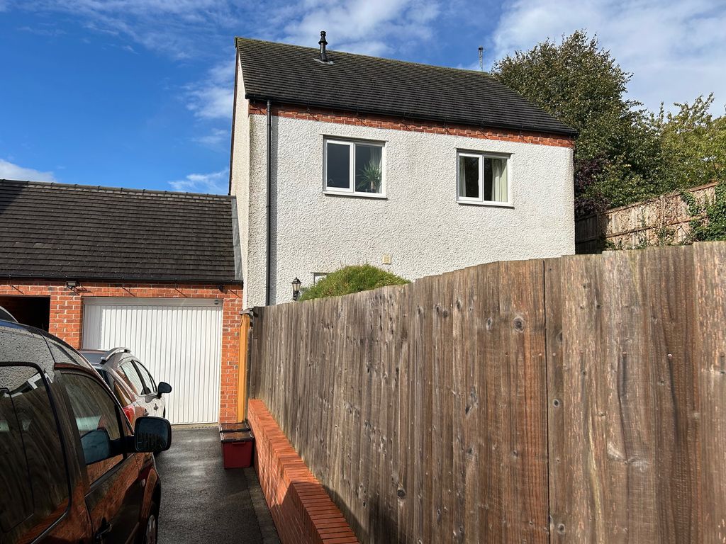 Property photo 2 of 28