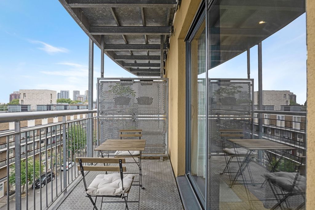 Property photo 2 of 11 01-E6A384021-Gwl-Jj-Lant St-1-Medium