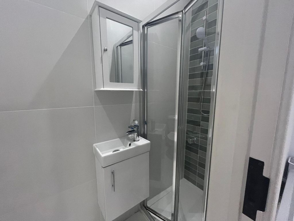 Property photo 3 of 3 Ensuite