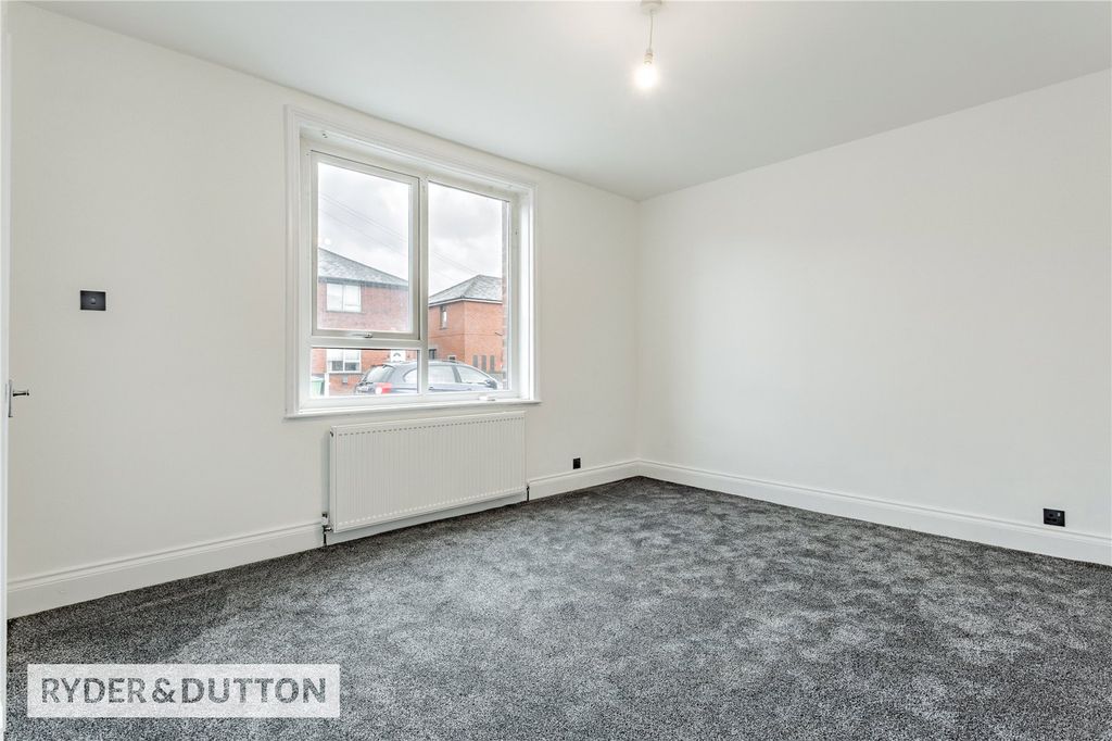 Property photo 3 of 15 Lounge