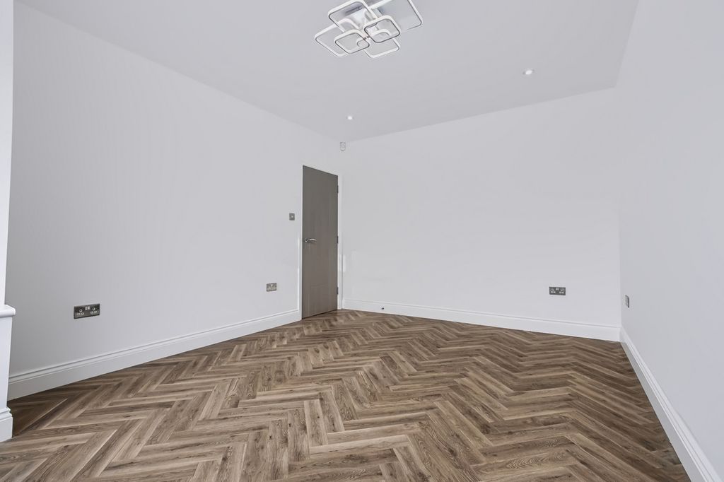 Property photo 3 of 38