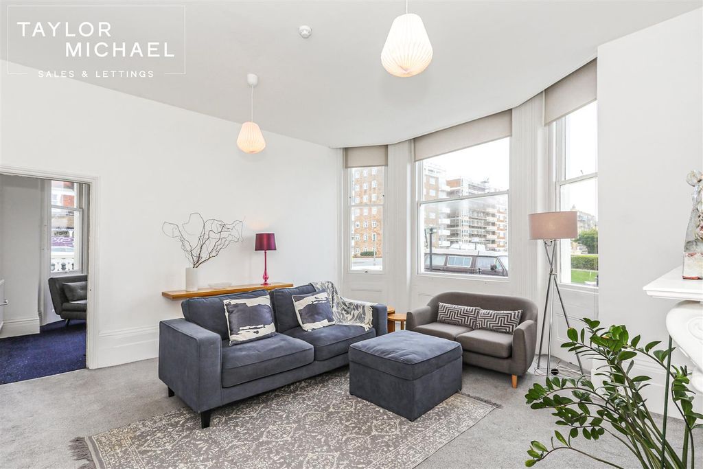 Property photo 2 of 28 Living Room