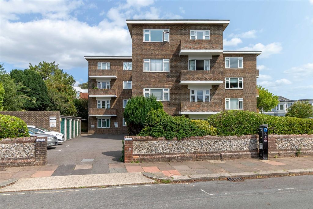 Property photo 1 of 12 Queens Mansions-19.Jpg
