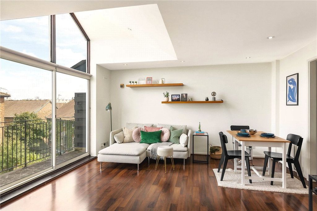 Property photo 2 of 10 Reception