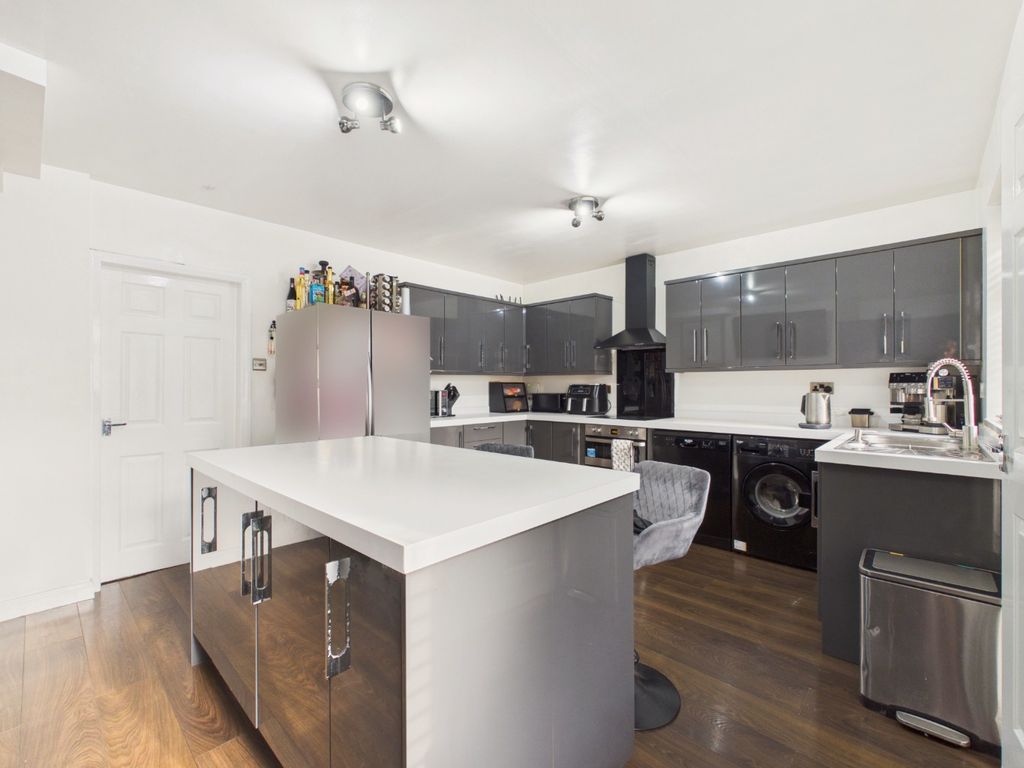 Property photo 2 of 17 5317793