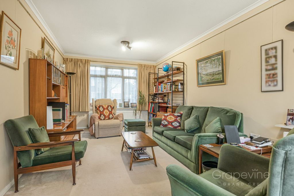 Property photo 3 of 23