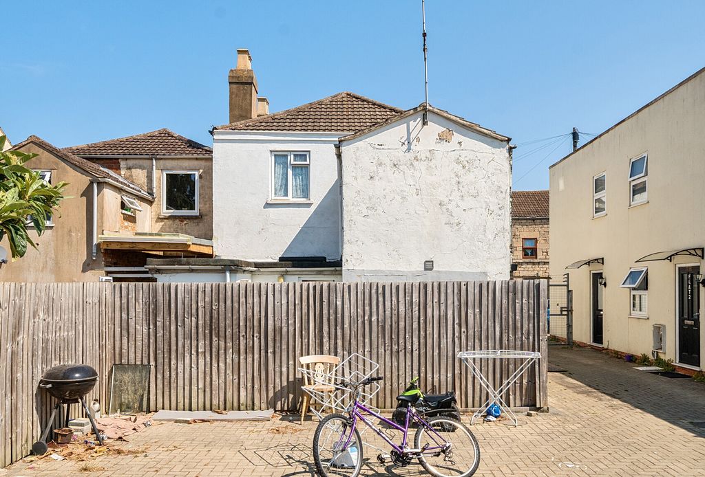Property photo 2 of 9 1499958-2-19Fad90...