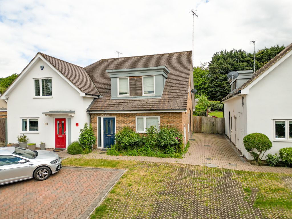 Property photo 1 of 22 Achilles Close, Hemel Hempstead