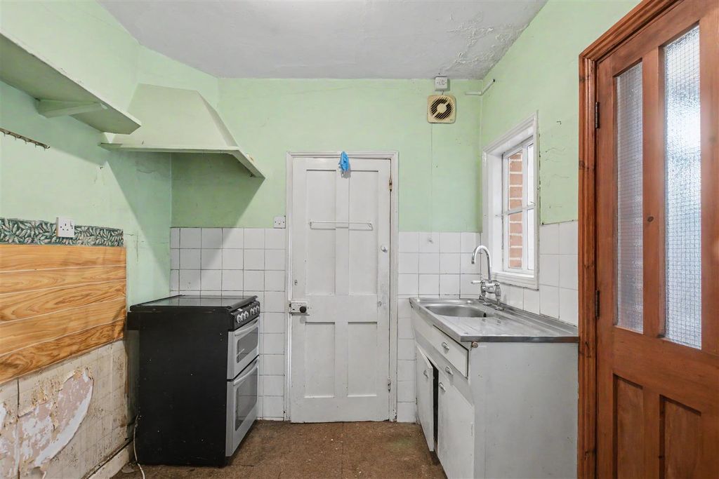 Property photo 3 of 18 Kitchen_1.Jpeg