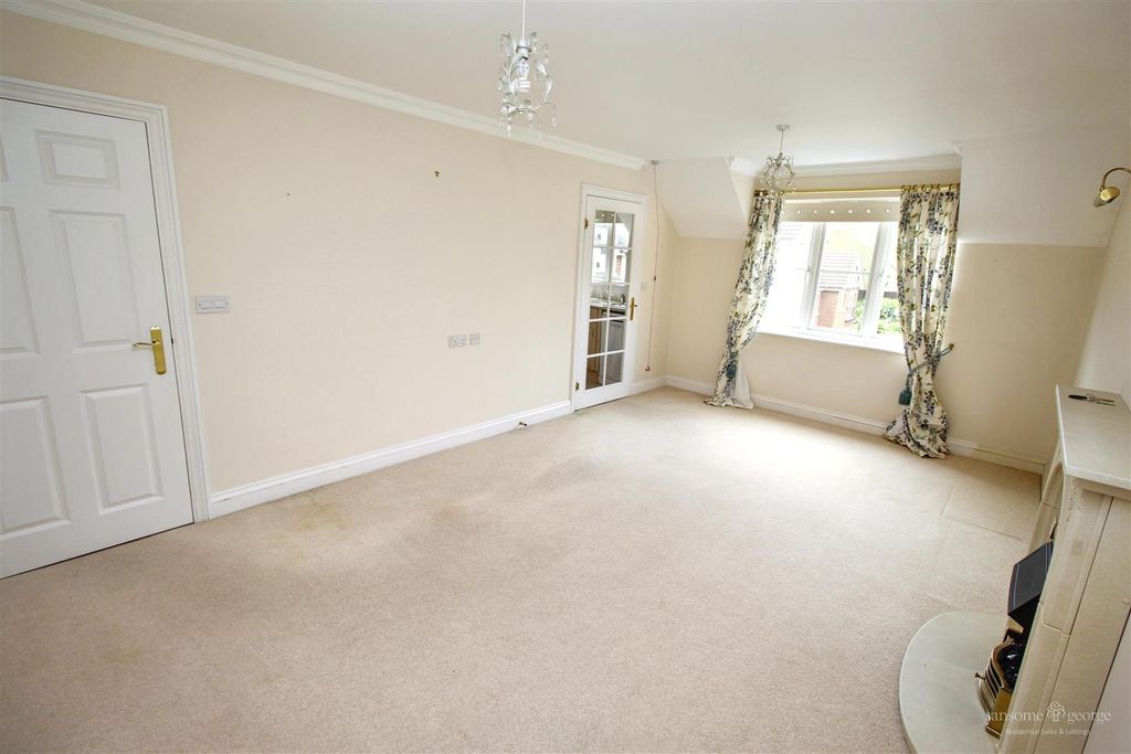 Property photo 3 of 15 Living Room