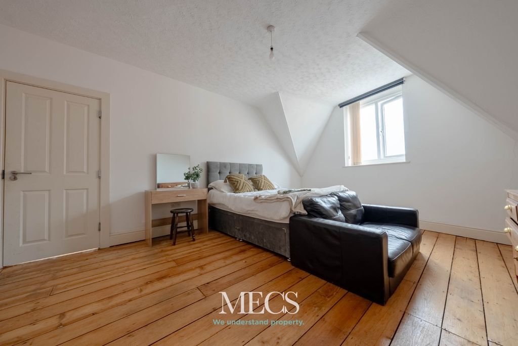 Property photo 3 of 7 6109973
