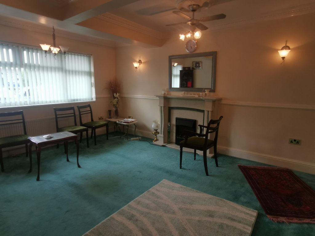 Property photo 2 of 10 Living Room