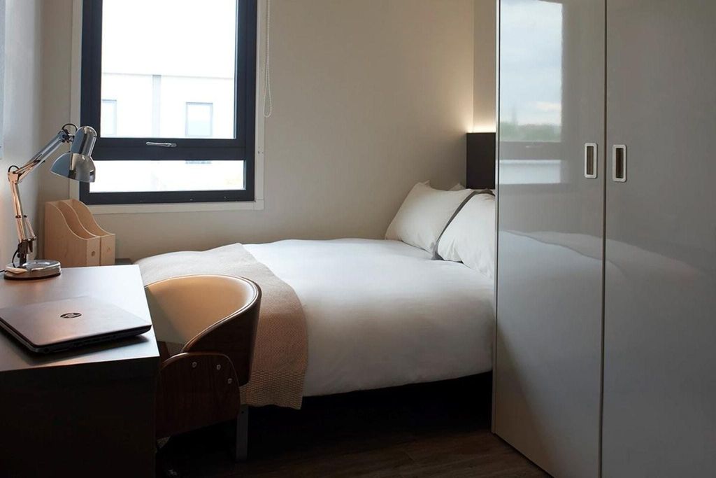 Property photo 1 of 10 Bedroom