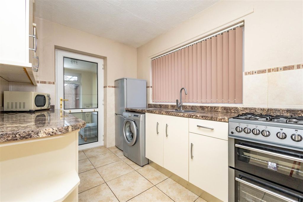 Property photo 3 of 20 Kitchen