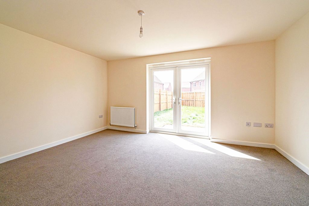 Property photo 3 of 8 Lounge